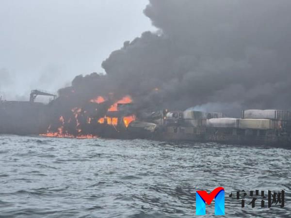 一艘油轮在北海与一艘货轮相撞后起火，30多人伤亡
