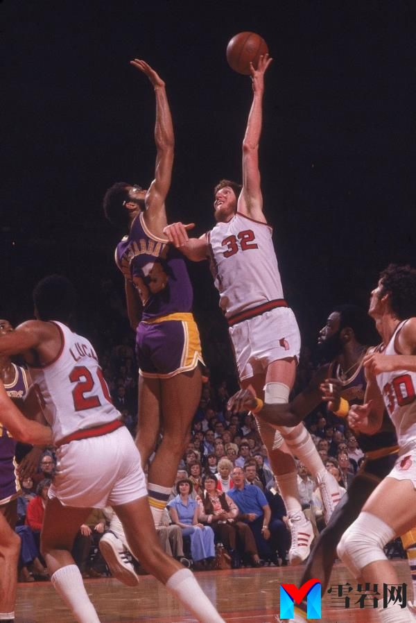 Bill Walton won a title with the Trail Blazers in 1977.