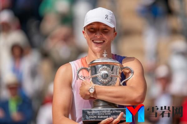 Iga Swiatek celebrates as she won the women