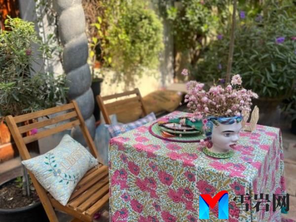 The Courtyard in the Al Quoz district is a chilled spot replete with stylish shops and cafes, a shady, calm co<em></em>ntrast to the heat-hazy motorways and sky scrapers 