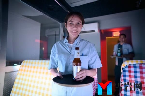 A waitress with a beer at Bang Bang Bangkok.