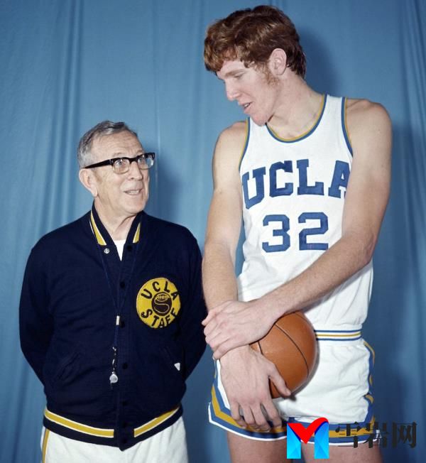 Bill Walton with John Wooden during his UCLA days.