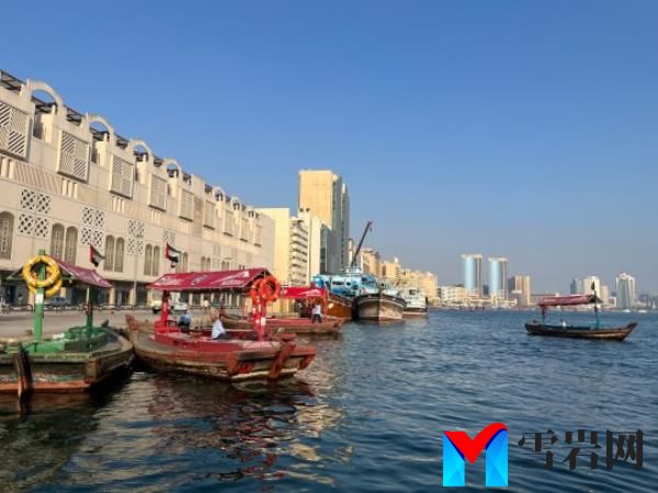 Dubai Creek is the perfect mix of the old and the new, the traditio<em></em>nal abra boats and dhow chugging down the waterway past shimmering skyscrapers