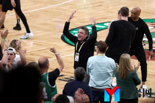 东契奇在NBA总决赛第二场与凯尔特人老板发生口角