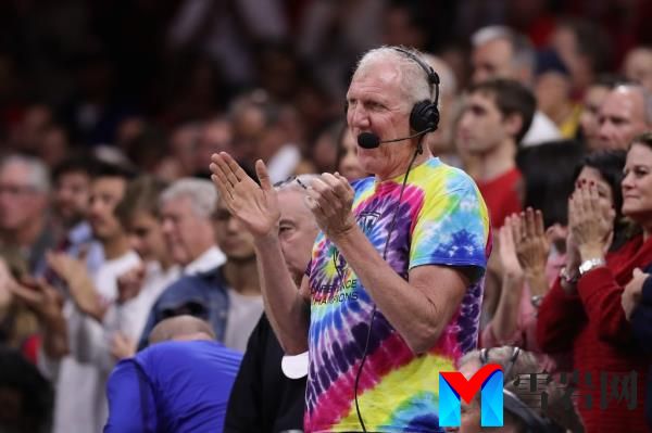 Bill Walton calling an Arizona game in 2016.