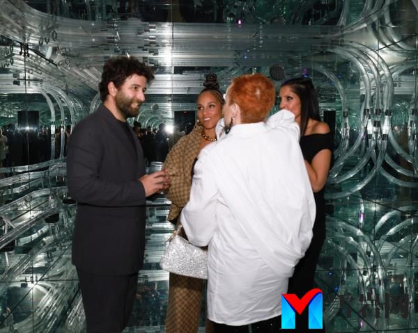 Alicia Keys chats with Mercer Labs designer Roy Nachum on To<em></em>nys night.