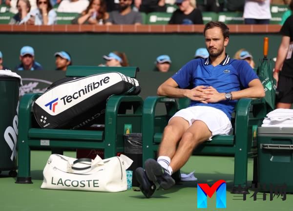 Daniil Medvedev shows his dejection before the trophy ceremony after his straight sets defeat against Carlos Alcaraz.
