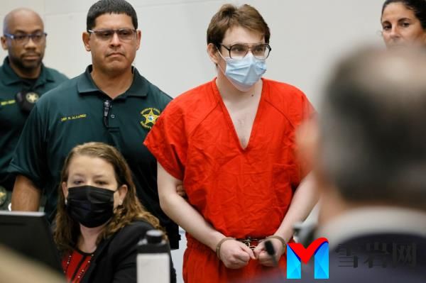 Marjory Sto<em></em>neman Douglas High School shooter Nikolas Cruz shackled in court.</p><p>　　