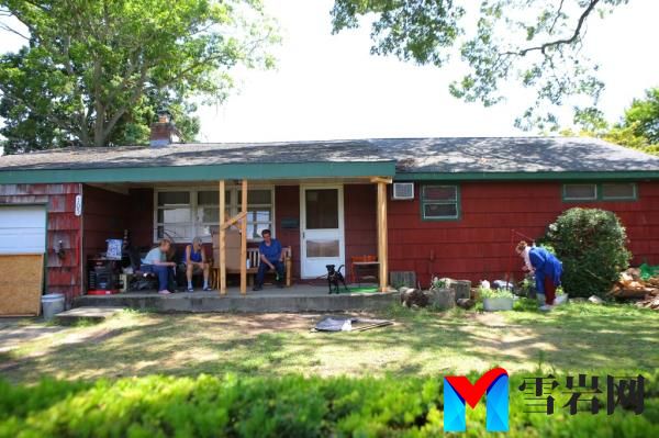 Ellerup was spotted sitting on the front porch throughout the day 