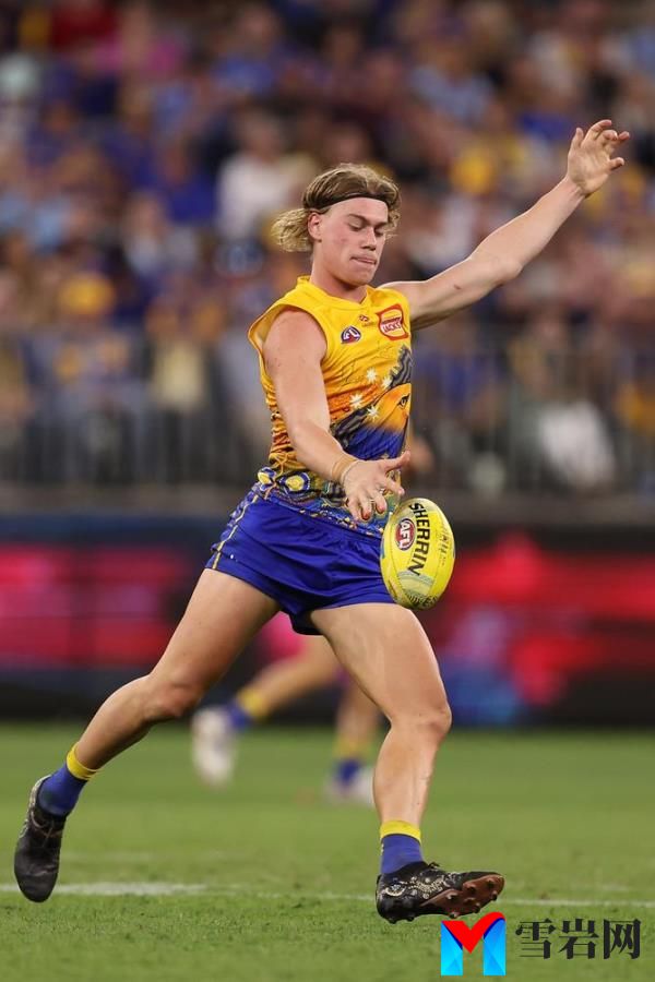 PERTH, AUSTRALIA - MAY 19: Harley Reid of the Eagles in action during the round 10 AFL match between Waalitj Marawar (the West Coast Eagles) and Narrm (the Melbourne Demons) at Optus Stadium, on May 19, 2024, in Perth, Australia. (Photo by Paul Kane/Getty Images)