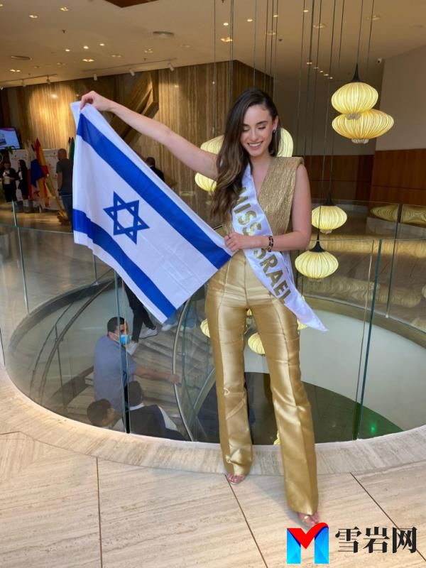 Miss Israel, Noa Cochva, formerly a battlefield medic in the IDF, now an instructor and commander in the paramedic course, holding a flag