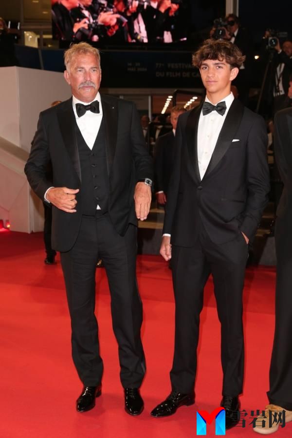 Kevin Costner with his son. 