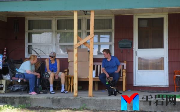 Asa Ellerup sitting on the porch