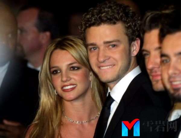 401549 12: Singer Britney Spears and boyfriend Justin Timberlake from the band N