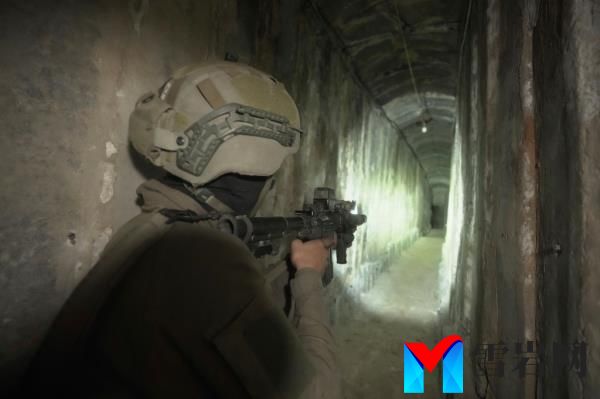 Israeli soldiers make their way through a tunnel located beneath the al Shifa Hospital. 