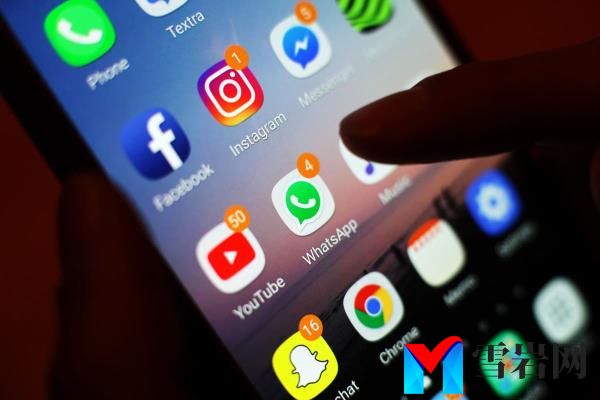 一名社会工作者因在Facebook上分享性别批评观点而被停职，她获得了5.8万英镑的奖金