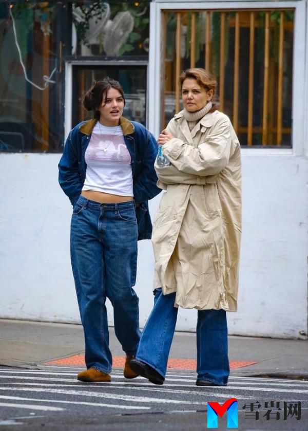 ### NOTE FEE APPLIES PER USAGE ###</p><p>　　AU_2922871 - *PREMIUM-EXCLUSIVE* New York, NY  -   - Actress Katie Holmes and daughter Suri Cruise both look stylish as they step out for a mother-daughter dinner in New York.</p><p>　　Pictured: Katie Holmes, Suri Cruise</p><p>　　BACKGRID Australia 16 MAY 2024</p><p>　　BYLINE MUST READ: Fernando Ramales / BACKGRID</p><p>　　Phone: + 61 419 847 429</p><p>　　Email:  sarah@backgrid.com.au