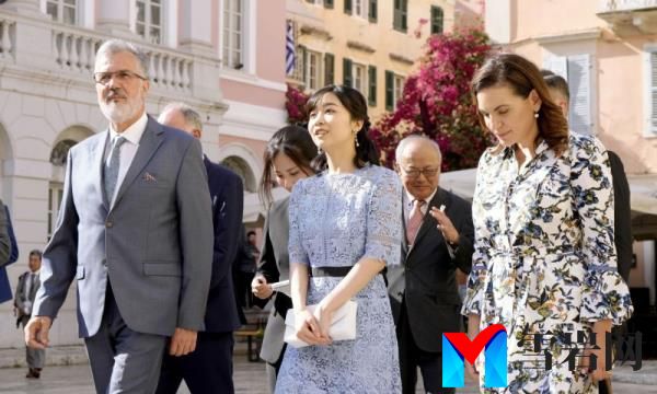 Kako公主以优雅和平易近人的时尚感赢得人心