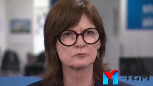 Victorian Health Minister Mary-Anne Thomas asked residents to download the VicEmergency app to keep up to date with thunderstorm asthma risk. Nine News