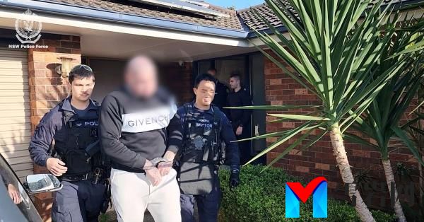 在悉尼，一名男子撞人，踩踏，被指控为摩托车手
