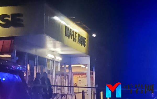 杰斐逊县警长办公室称，华夫饼屋的一名顾客开枪打死了威胁用餐者的男子