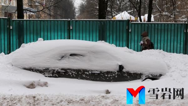 如果遇到暴风雪，你的车里应该装些什么？