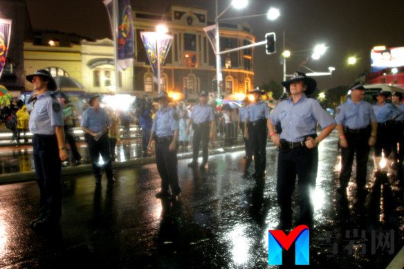 新南威尔士州警方参加狂欢节游行被组织者取消