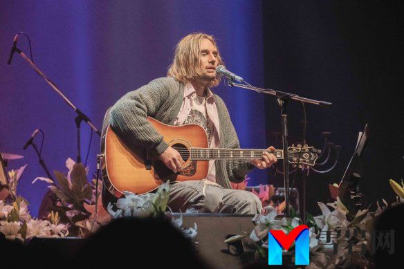 珀斯摇滚频道Kurt Cobain在不插电致敬垃圾摇滚先驱的遗产